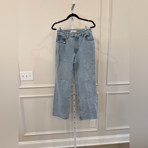 Abercrombie & Fitch Denim - Abercrombie & Fitch The 90s Relaxed High Rise Jeans